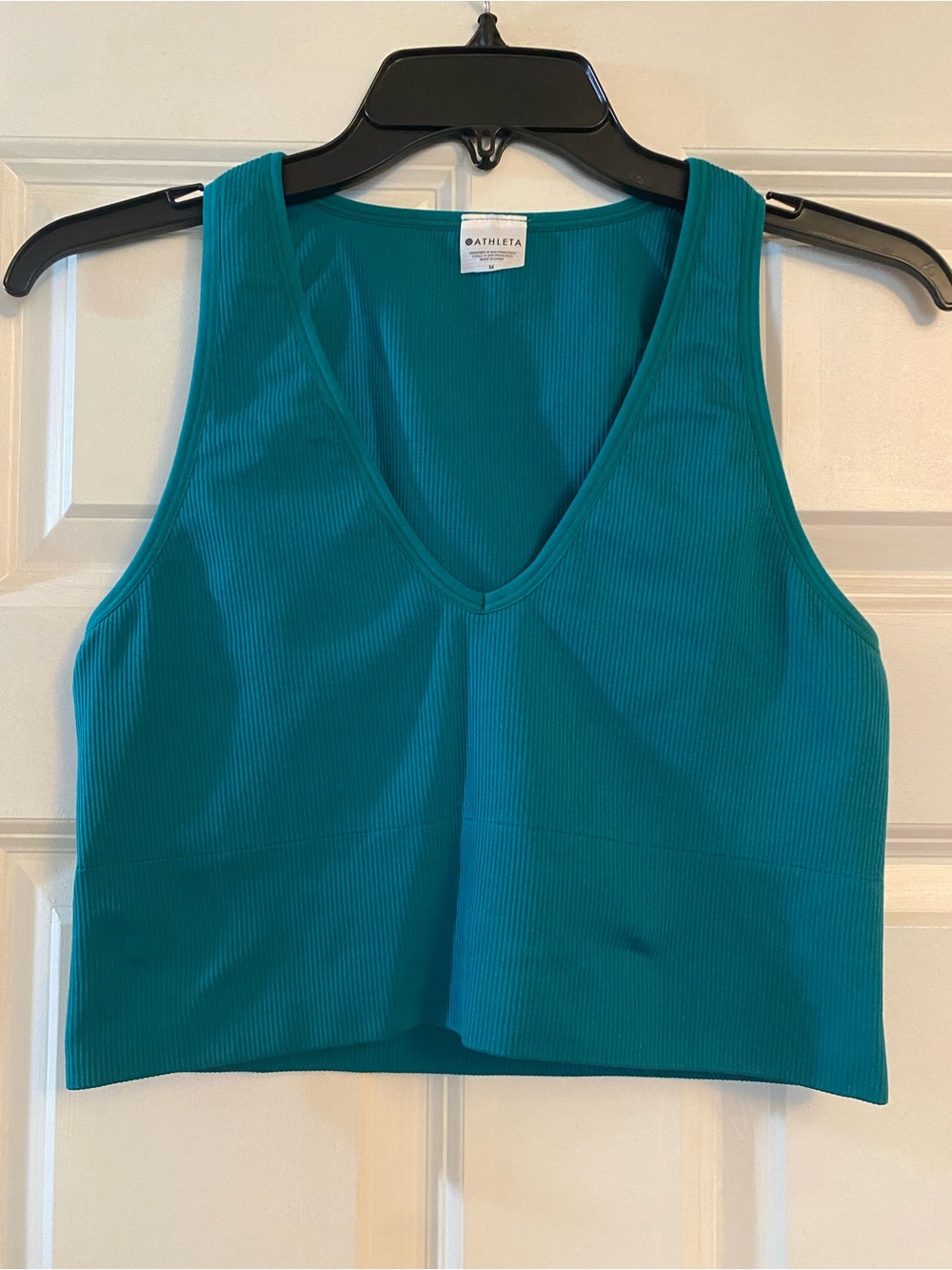 Athleta Aurora Ribbed Cropped V neck Tank, emerald green, size Medium